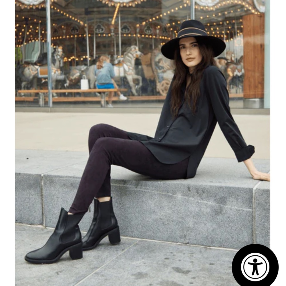 NWT. Lysee black suede leggings. 1X. Perfect for the holidays